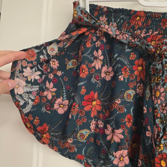 Women's Angie Dark Green Floral Tie Front Culotte Shorts | Size Small - Picture 3 of 9